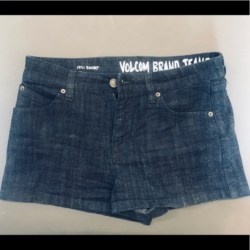 Volcom shorts - Picture 4 of 5